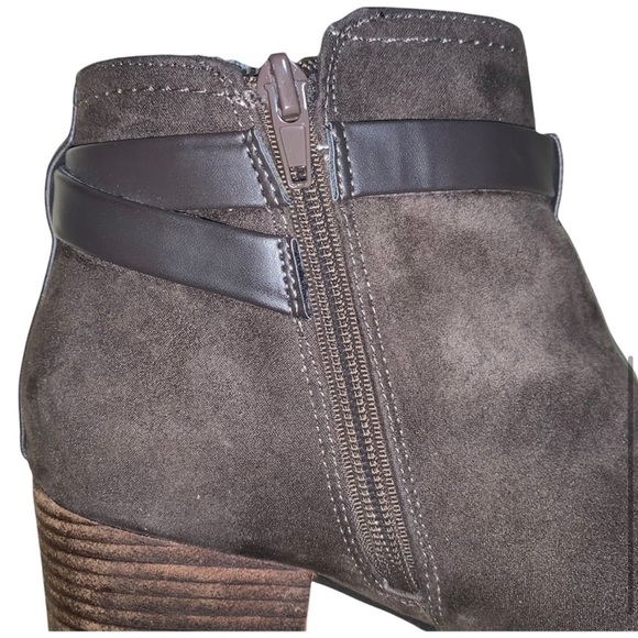 Unisa Laynie Booties - Picture 5 of 11